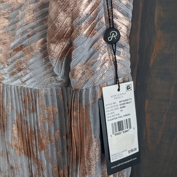 ADRIANNA PAPELL Silver Multi Pleated Foil One Shoulder Dress - Picture 9 of 10